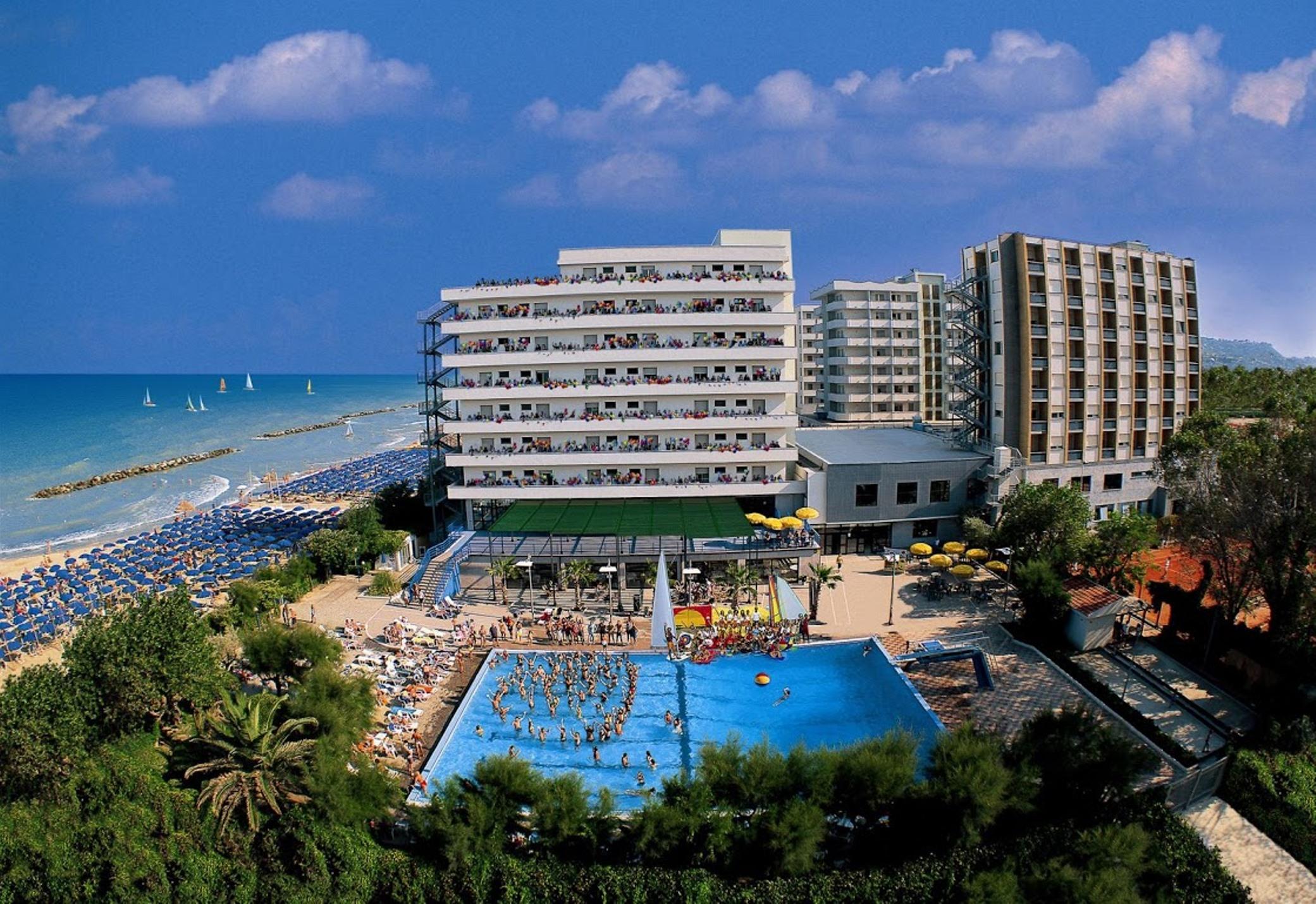 Serena Majestic Hotel Residence Montesilvano Marina Exterior foto