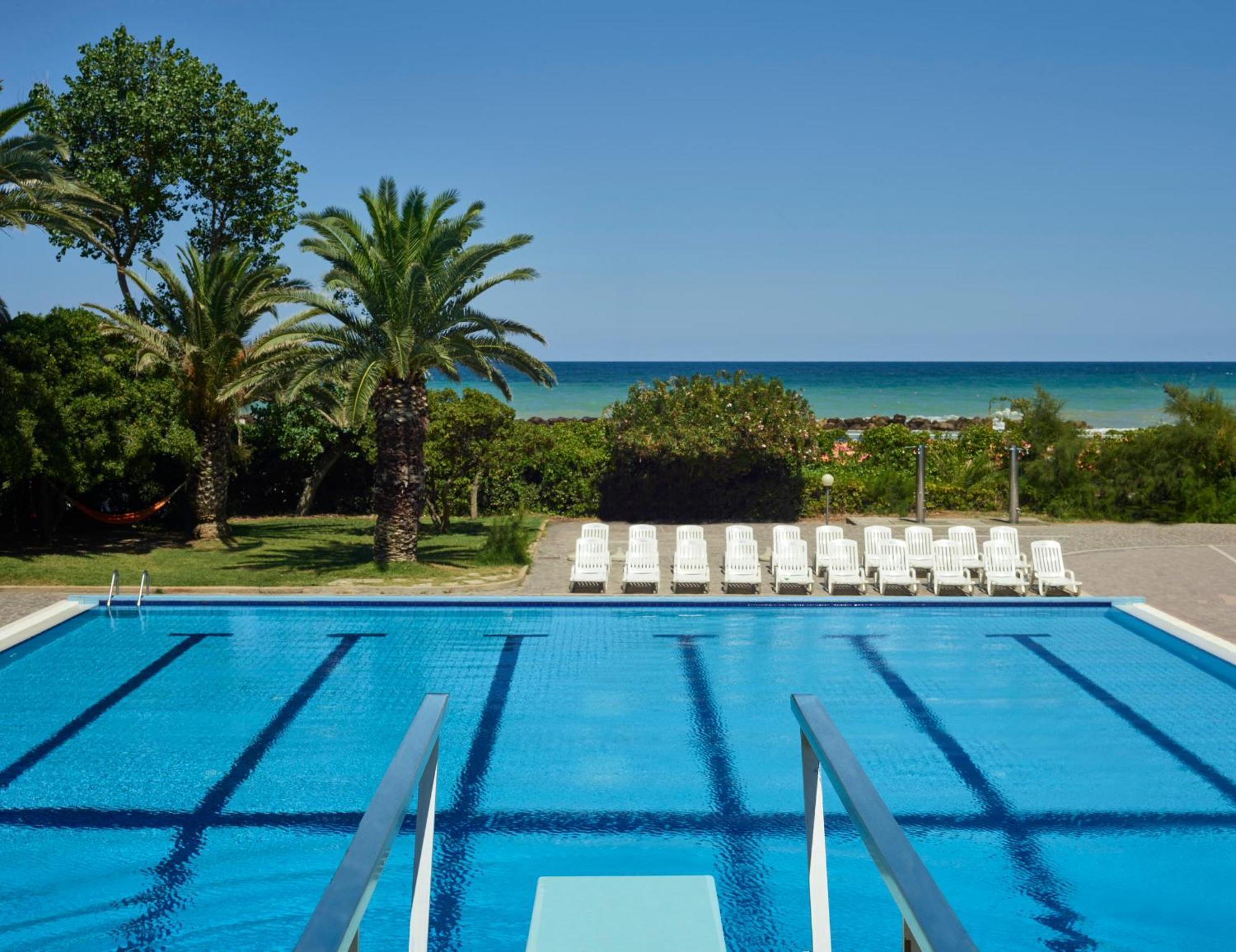 Serena Majestic Hotel Residence Montesilvano Marina Exterior foto